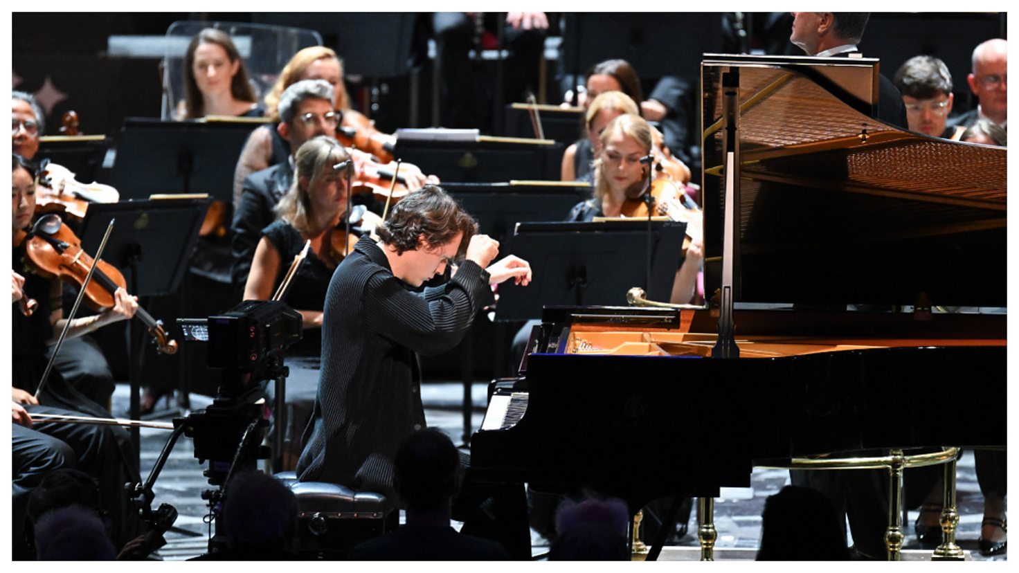 Apple Vision Pro 上的 BBC 逍遥音乐会的全新 Apple 沉浸式视频