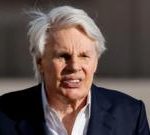 监狱电话录音引发对前阿伯克龙比老板是否适合受审的质疑