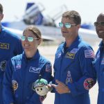 距离历史性登月任务还有几天,被隔离的宇航员参加问答