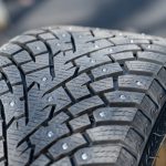 这些可伸缩镶钉轮胎可能会拯救我们的道路、耳朵和肺部