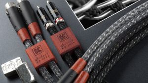 4,000 美元的精品音频线与 7 美元的 Amazon Basics 音频线的比较显示发烧友浪费了很多钱 – 使用分析仪进行科学音频设备分析显示质量没有差异