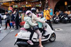 「沒人幫忙媽媽會瘋掉」——台灣放寬外傭門檻，能解救誰？