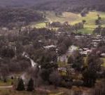 澳大利亚对德兹·弗里曼进行为期七个月的追捕，镇上的人们感到震惊、悲伤和宽慰