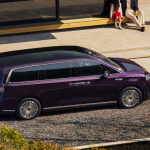 鸿蒙智行首款旗舰 MPV 智界 V9 提供三款内饰配色,搭载二排旋转座椅