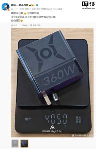 荣耀 WIN 游戏本 360W 氮化镓适配器亮相:可单独购买,支持其他机型