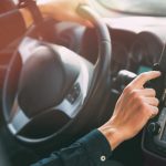 法官对被告开车时使用 Zoom 加入并随后撒谎感到愤怒