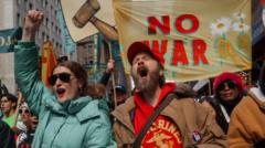 国王队抗议活动吸引大批民众集会反对唐纳德·特朗普