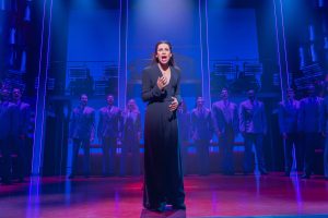 在哪里购买今年春天百老汇最大演出的门票：《国际象棋》、《每件精彩的事情》等