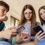 无数恐怖故事与社交媒体有关——但针对儿童的禁令并不是板上钉钉的事