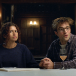 《戏剧》评论：罗伯特·帕丁森和赞达亚出演一部关于婚姻极度紧张的半搞笑、半生不熟的蠕动喜剧