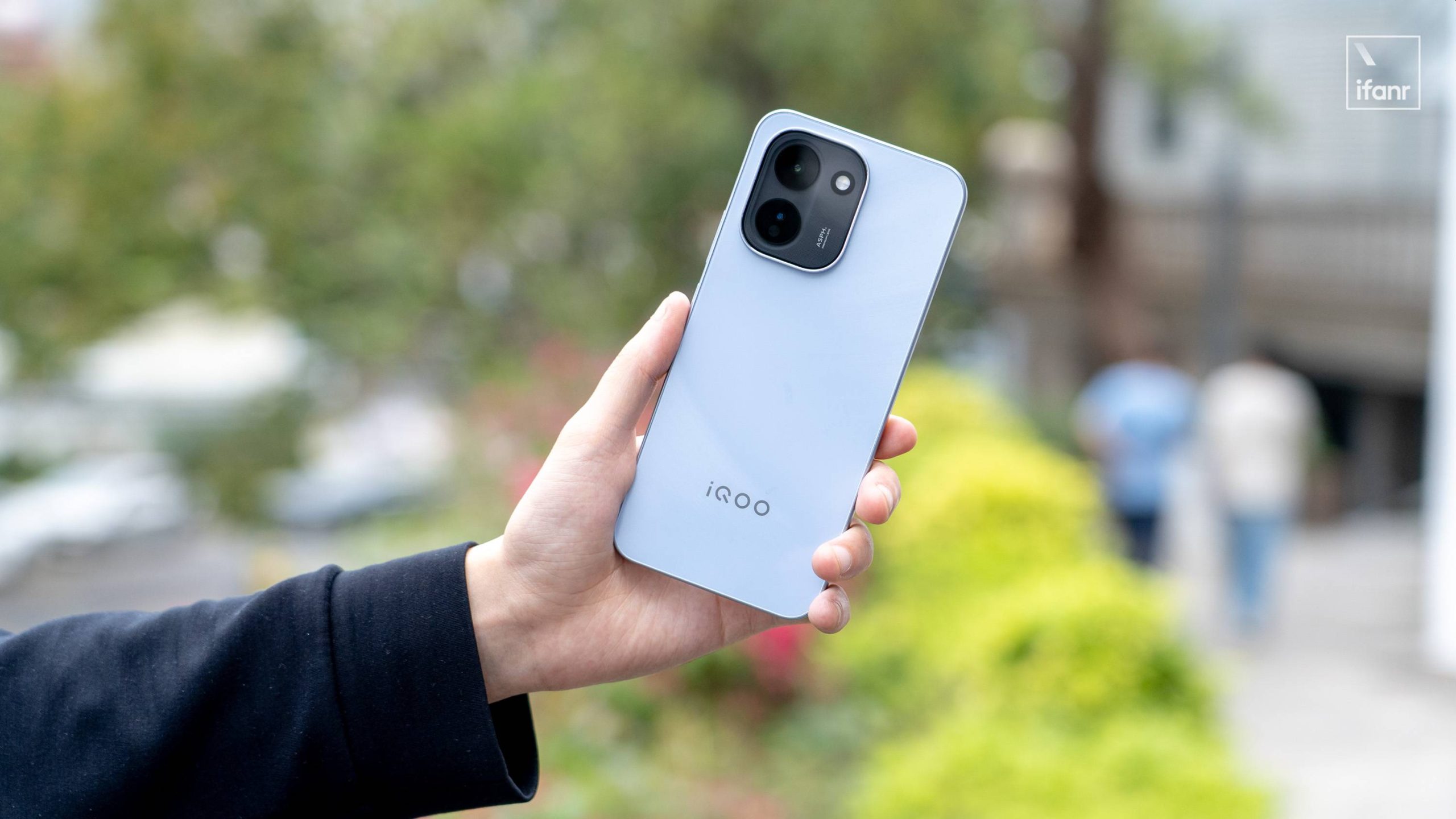 iQOO Z11 发布：9020mAh 超大电池，屏幕续航全部点满