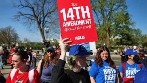 专家解读：美国取消出生公民权将意味着什么？