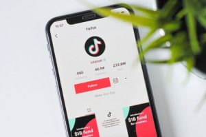 如果 TikTok 的末日滚动还不够糟糕的话，它现在在私信中提供表情符号游戏