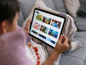 儿童安全专家在新的请愿书中警告称，YouTube 人工智能溢出是一代人的威胁