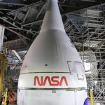 观看国家地理频道在阿耳忒弥斯二号猎户座宇宙飞船内的幕后花絮