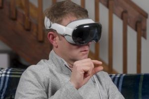 下一代 AR 技术无需任何专门设备即可将任何表面变成触摸屏