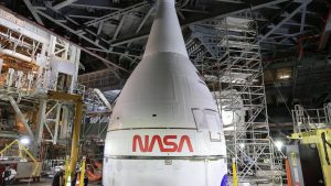 观看国家地理频道在阿耳忒弥斯二号猎户座宇宙飞船内的幕后花絮