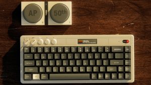 致敬苹果 Apple II：八位堂推出 Retro 68 机械键盘 AP50 限量版