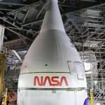 观看国家地理频道在阿耳忒弥斯二号猎户座宇宙飞船内的幕后花絮