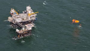 特朗普召集“上帝小队”推翻濒危物种法案，提高石油产量