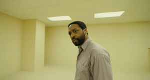 幕后预告片讲述了一场进入怪异阈限空间的噩梦之旅