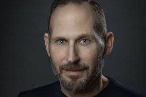 李·金斯伯格 (Lee Ginsberg) 退出金斯伯格/利比 (Ginsberg / Libby) 成为独立奖项顾问（独家）