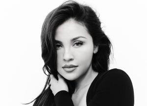 卢伯·罗克林 (Luber Roklin) 与《关系目标》和《火热》女演员安妮·冈萨雷斯 (Annie Gonzalez) 签约