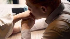 西班牙法院裁定亲吻女性手可能构成性侵犯