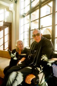 认识一下用大脑植入物创作音乐的人