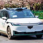 中国机器人出租车停运导致乘客滞留在高速公路上