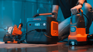 购买 Jackery 的 2,042Wh Explorer 2000 v2 发电站,低价 679 美元(原价 1,499 美元),专享 820 美元优惠