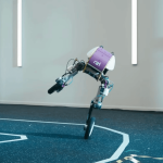 周五视频：哔！嘟！走鹃双足机器人打破常规