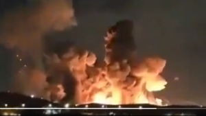 伊朗首都德黑兰和中部军事设施遭袭击发生巨大爆炸