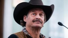 飞近基德·洛克家的美国陆军飞行员被停职，几小时内又恢复了职务