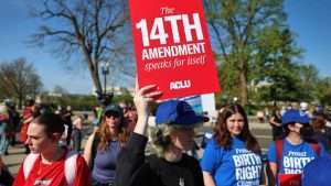 专家解读：美国取消出生公民权将意味着什么？