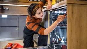 洗碗机性能下降的最常见原因之一是完全可以避免的